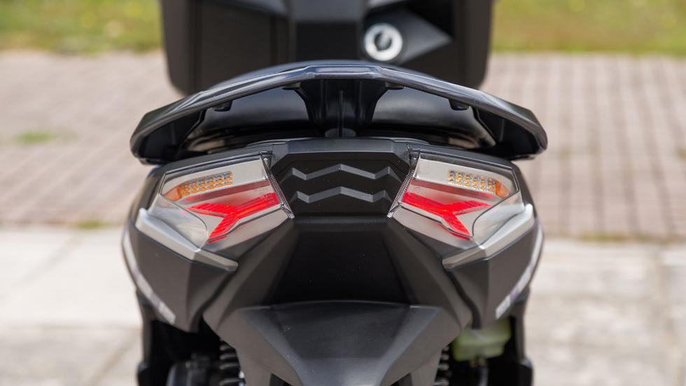 SYM Jet X 125 ABS/TCS: Με πλευρικό ψυγείο για καλύτερη ψύξη και χώρο για full-face κράνος